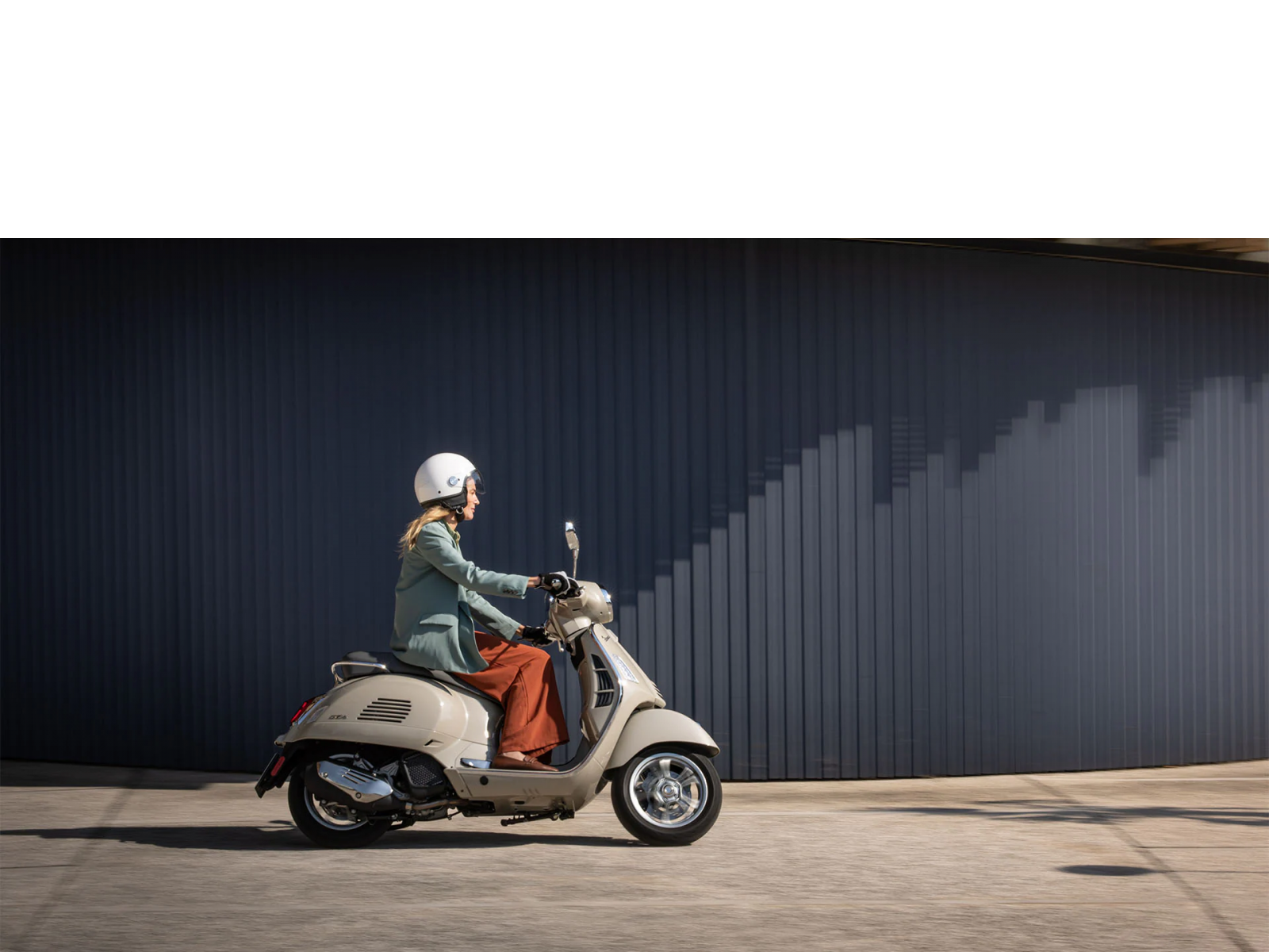 Мотороллер VESPA GTS 125, 2023, бежевый